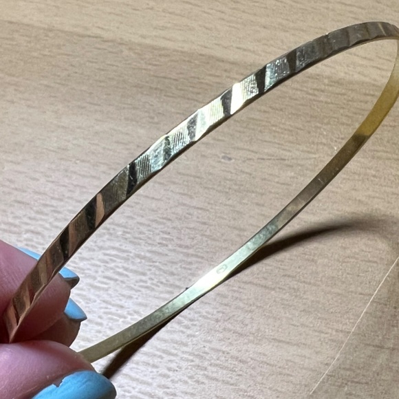 VINTAGE EUROPEAN 14K YELLOW GOLD ORNATE DESIGN BANGLE BRACELET GREAT STACKING - Picture 16 of 16